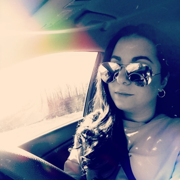 Meet your Posher, Gemma - Picture 3 of 3